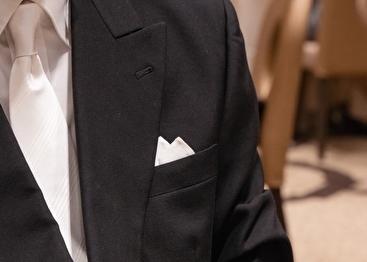 結婚式でのポケットチーフの着こなし